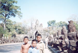 angkorThom.jpg (23515 バイト)